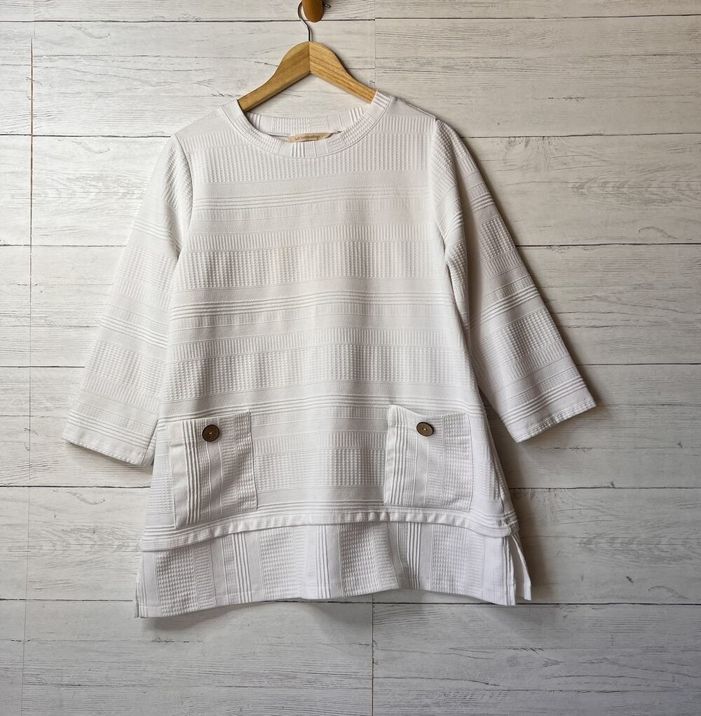 Soft Surroundings Top Womens Size Medium White Kelly Textured Tunic Wood Buttons